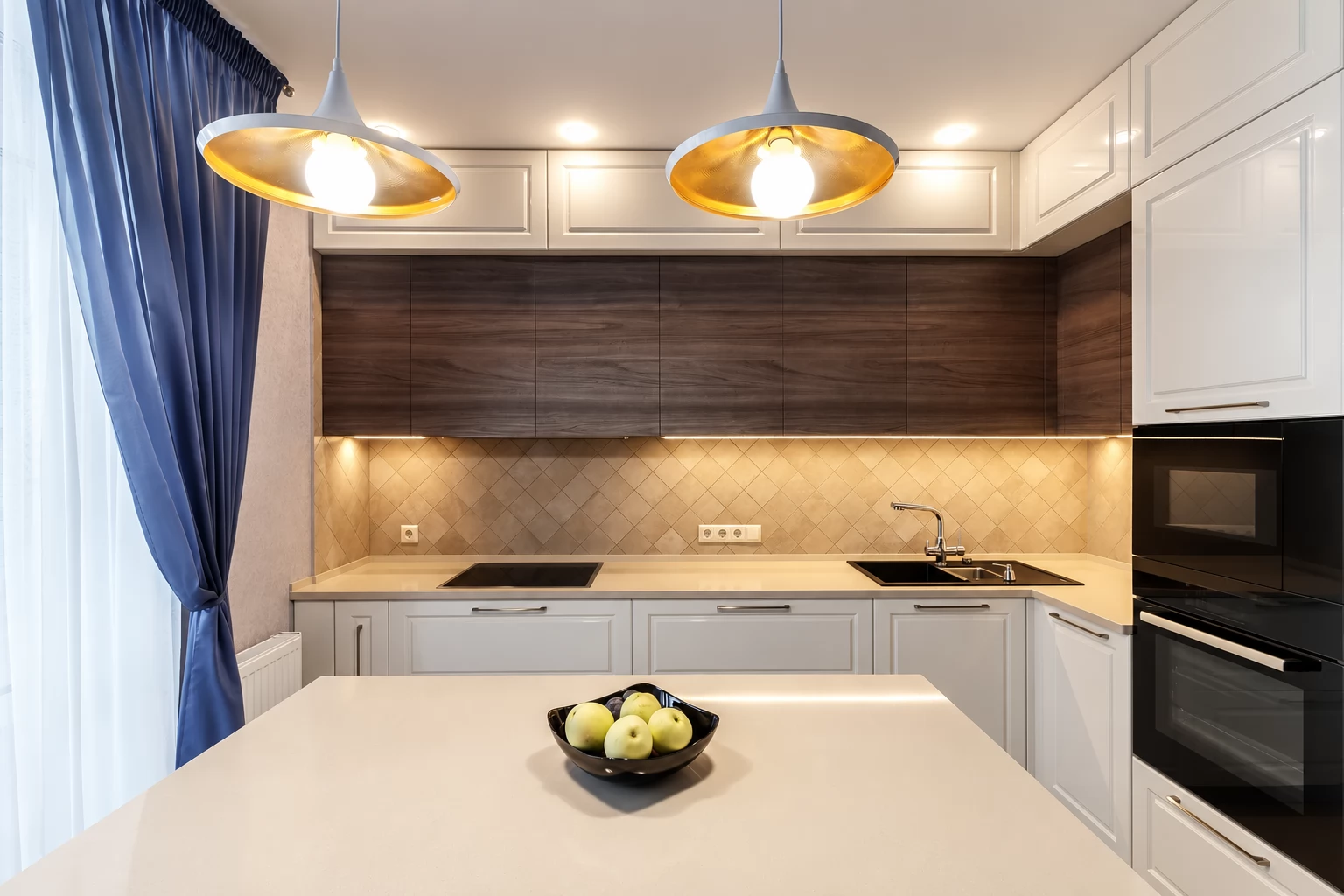Luxe Леона — ракурс 2, С полуостровом, Белый и тёмный орех