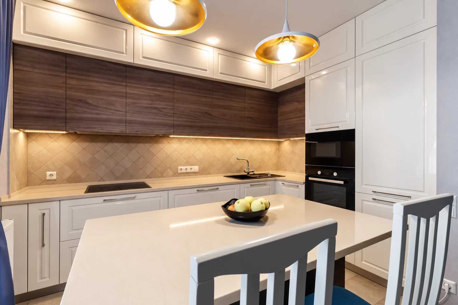 Luxe Леона — ракурс 3, С полуостровом, Белый и тёмный орех
