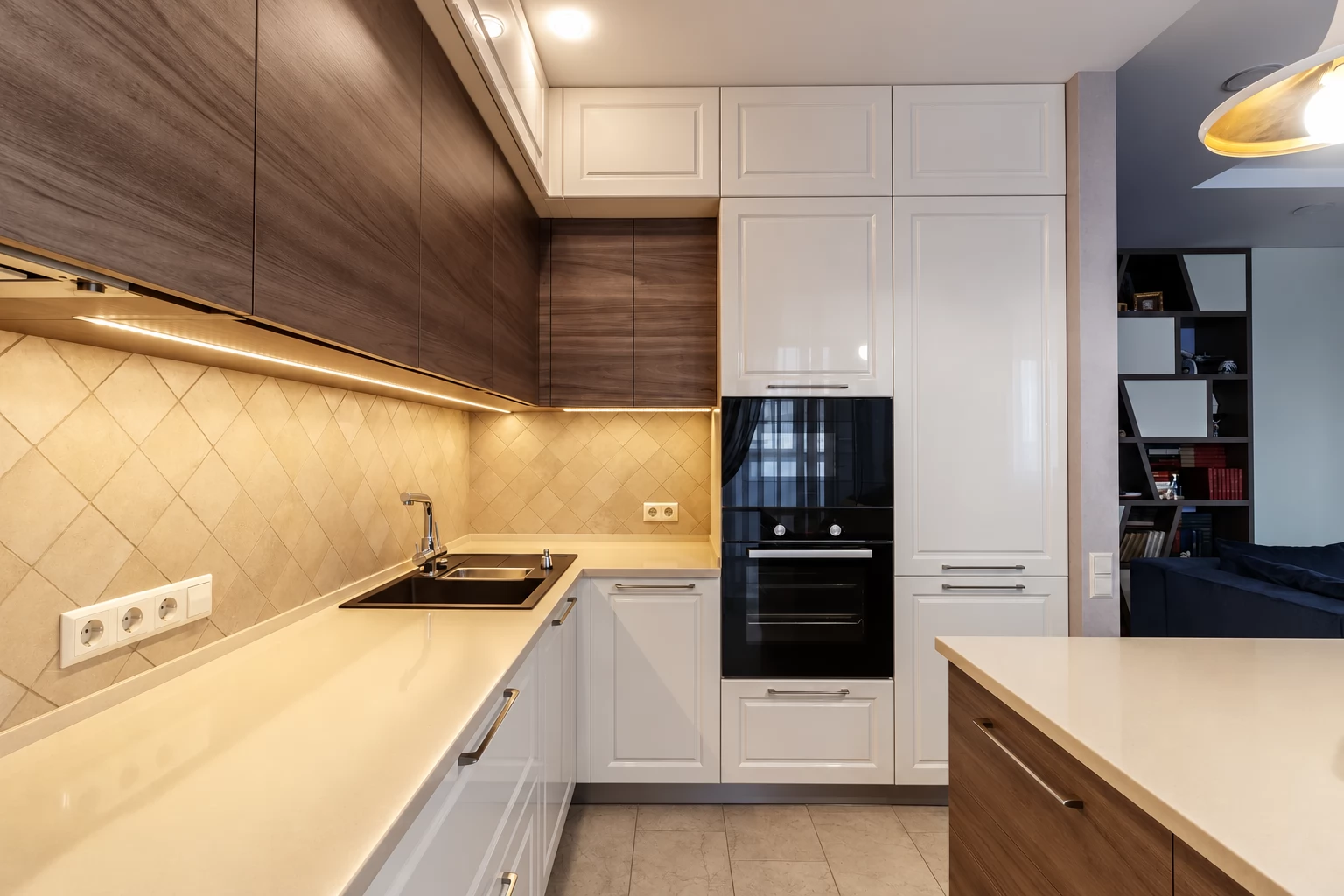 Luxe Леона — ракурс 5, С полуостровом, Белый и тёмный орех