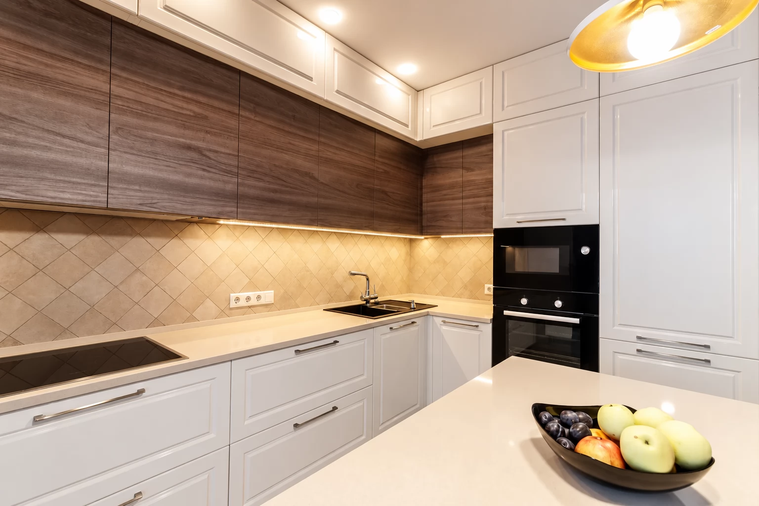 Luxe Леона — ракурс 6, С полуостровом, Белый и тёмный орех